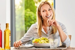 1. Eine halbe Stunde vor den Mahlzeiten